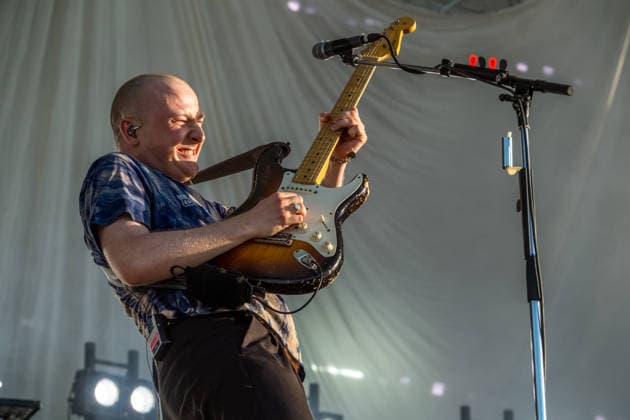 The indie pop band Giant Rooks: Vocals, guitar, percussion: Frederik Rabe; guitar: Finn Schwieters; drums: Finn Thomas; synthesizer, piano: Jonathan Wischniowski; electric bass: Luca Göttner at Highfield 2026. Highfield 2026, Day 1: Giant Rooks