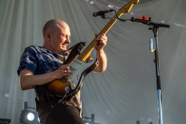 The indie pop band Giant Rooks: Vocals, guitar, percussion: Frederik Rabe; guitar: Finn Schwieters; drums: Finn Thomas; synthesizer, piano: Jonathan Wischniowski; electric bass: Luca Göttner at Highfield 2026. Highfield 2026, Day 1: Giant Rooks