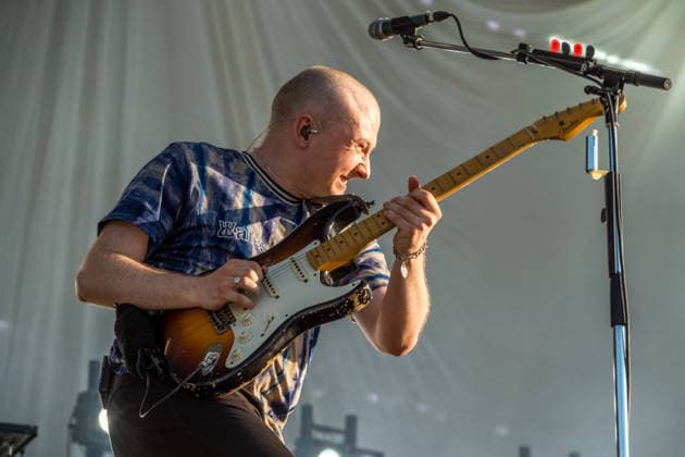 The indie pop band Giant Rooks: Vocals, guitar, percussion: Frederik Rabe; guitar: Finn Schwieters; drums: Finn Thomas; synthesizer, piano: Jonathan Wischniowski; electric bass: Luca Göttner at Highfield 2026. Highfield 2026, Day 1: Giant Rooks