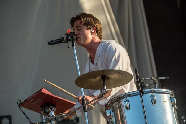 The indie pop band Giant Rooks: Vocals, guitar, percussion: Frederik Rabe; guitar: Finn Schwieters; drums: Finn Thomas; synthesizer, piano: Jonathan Wischniowski; electric bass: Luca Göttner at Highfield 2026. Highfield 2026, Day 1: Giant Rooks