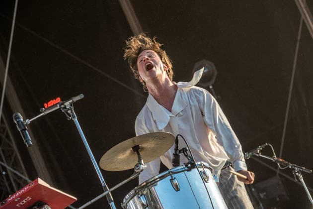 The indie pop band Giant Rooks: Vocals, guitar, percussion: Frederik Rabe; guitar: Finn Schwieters; drums: Finn Thomas; synthesizer, piano: Jonathan Wischniowski; electric bass: Luca Göttner at Highfield 2026. Highfield 2026, Day 1: Giant Rooks