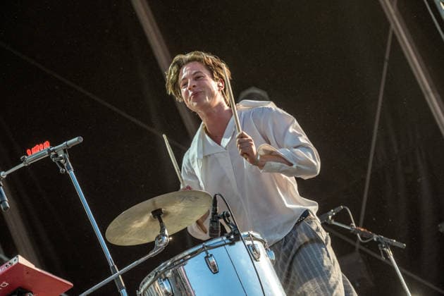 The indie pop band Giant Rooks: Vocals, guitar, percussion: Frederik Rabe; guitar: Finn Schwieters; drums: Finn Thomas; synthesizer, piano: Jonathan Wischniowski; electric bass: Luca Göttner at Highfield 2026. Highfield 2026, Day 1: Giant Rooks