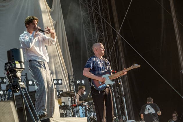 The indie pop band Giant Rooks: Vocals, guitar, percussion: Frederik Rabe; guitar: Finn Schwieters; drums: Finn Thomas; synthesizer, piano: Jonathan Wischniowski; electric bass: Luca Göttner at Highfield 2026. Highfield 2026, Day 1: Giant Rooks