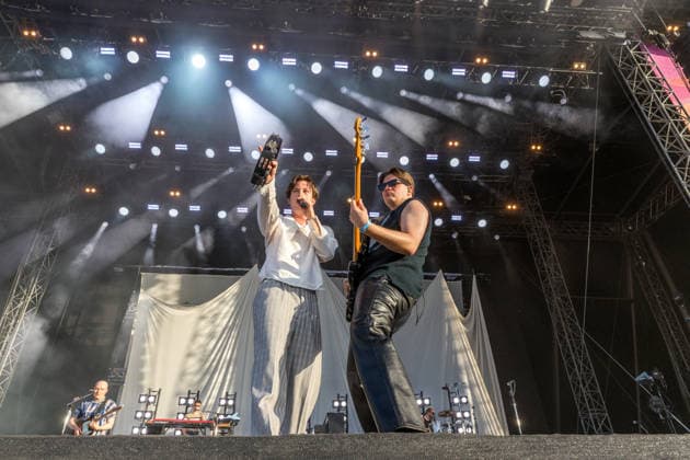 The indie pop band Giant Rooks: Vocals, guitar, percussion: Frederik Rabe; guitar: Finn Schwieters; drums: Finn Thomas; synthesizer, piano: Jonathan Wischniowski; electric bass: Luca Göttner at Highfield 2026. Highfield 2026, Day 1: Giant Rooks