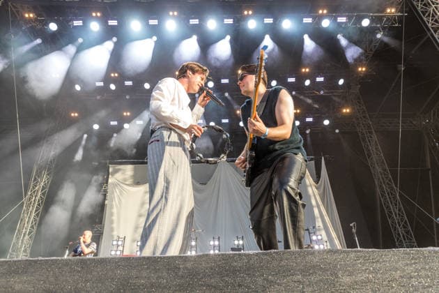 The indie pop band Giant Rooks: Vocals, guitar, percussion: Frederik Rabe; guitar: Finn Schwieters; drums: Finn Thomas; synthesizer, piano: Jonathan Wischniowski; electric bass: Luca Göttner at Highfield 2026. Highfield 2026, Day 1: Giant Rooks