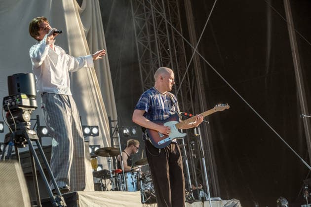 The indie pop band Giant Rooks: Vocals, guitar, percussion: Frederik Rabe; guitar: Finn Schwieters; drums: Finn Thomas; synthesizer, piano: Jonathan Wischniowski; electric bass: Luca Göttner at Highfield 2026. Highfield 2026, Day 1: Giant Rooks