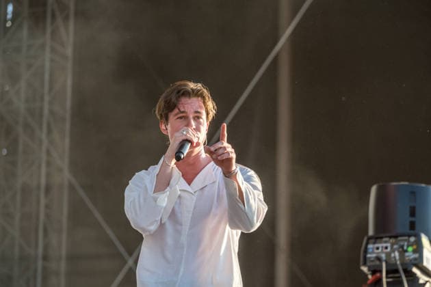 The indie pop band Giant Rooks: Vocals, guitar, percussion: Frederik Rabe; guitar: Finn Schwieters; drums: Finn Thomas; synthesizer, piano: Jonathan Wischniowski; electric bass: Luca Göttner at Highfield 2026. Highfield 2026, Day 1: Giant Rooks