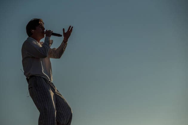 The indie pop band Giant Rooks: Vocals, guitar, percussion: Frederik Rabe; guitar: Finn Schwieters; drums: Finn Thomas; synthesizer, piano: Jonathan Wischniowski; electric bass: Luca Göttner at Highfield 2026. Highfield 2026, Day 1: Giant Rooks
