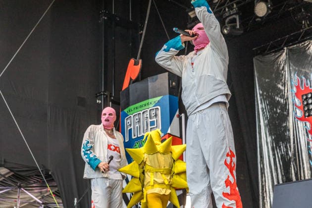 The Berlin hip-hop rap trio PA69—consisting of DJ Dope, Rabatto, and Turbogianni—performed on the first day of Highfield 2026 at Störmthaler See. Highfield 2026 Day 1: PA69