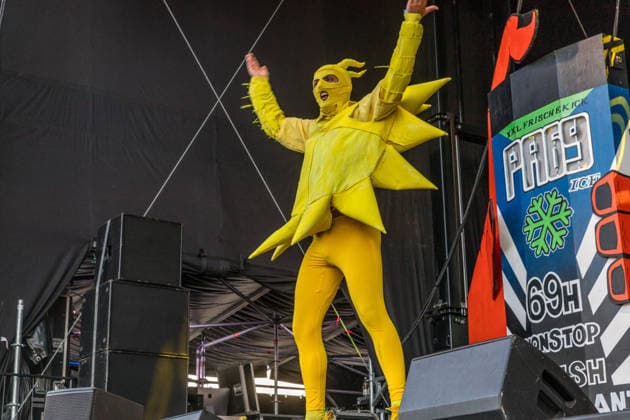 The Berlin hip-hop rap trio PA69—consisting of DJ Dope, Rabatto, and Turbogianni—performed on the first day of Highfield 2026 at Störmthaler See. Highfield 2026 Day 1: PA69