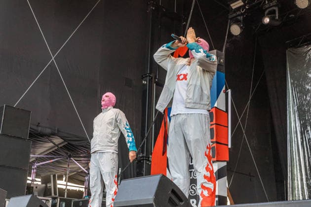 The Berlin hip-hop rap trio PA69—consisting of DJ Dope, Rabatto, and Turbogianni—performed on the first day of Highfield 2026 at Störmthaler See. Highfield 2026 Day 1: PA69