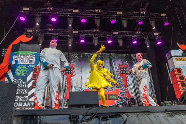 The Berlin hip-hop rap trio PA69—consisting of DJ Dope, Rabatto, and Turbogianni—performed on the first day of Highfield 2026 at Störmthaler See. Highfield 2026 Day 1: PA69