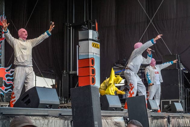 The Berlin hip-hop rap trio PA69—consisting of DJ Dope, Rabatto, and Turbogianni—performed on the first day of Highfield 2026 at Störmthaler See. Highfield 2026 Day 1: PA69