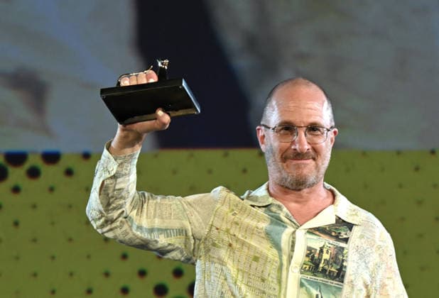 IPA87482500 - Locarno, Switzerland Locarno Film Festival 2026 Darren Aronofsky, Pardo d onore recipient, in Piazza Grande In the photo: Darren Aronofsky, Pardo d onore recipient  Copyright: xNickxZonnaxxcopyrightx x xNickxZonnax 87482500