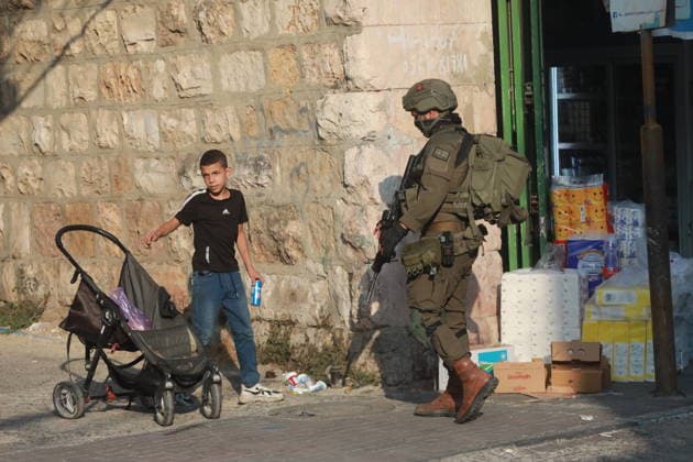 Israeli Soldiers Deploy in Hebron Old City as Settlers Tour Area Israeli soldiers deploy in the Old City of Hebron in the West Bank, on August 15, 2026, as Israeli settlers tour the area under their protection after forces closed roads and alleys, restricting the movement of Palestinian residents. Photo by Mamoun Wazwaz apaimages Hebron West Bank Palestinian Territory 150826_Hebron_MW_00(4) Copyright: xapaimagesxMamounxWazwazx xapaimagesx