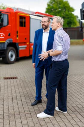 Gordon Hoffmann, CDU, Minister of Education for Brandenburg, on the left, in conversation with Bjoern Schreiber, Executive Director of the Landesjugendring Brandenburg, Wittenberge, August 15, 2026, Wittenberge, Germany Copyright: xThomasxImox