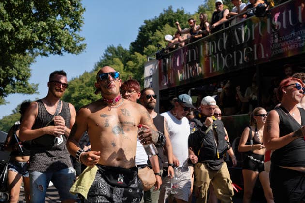 Berlin, August 15, 2026—Today, the Rave the Planet Parade is rolling through the capital for the fifth time. From 1:50 p.m. to 10:00 p.m., Straße des 17. Juni between the Brandenburg Gate and the Victory Column will be transformed into the city’s largest open-air dance floor.