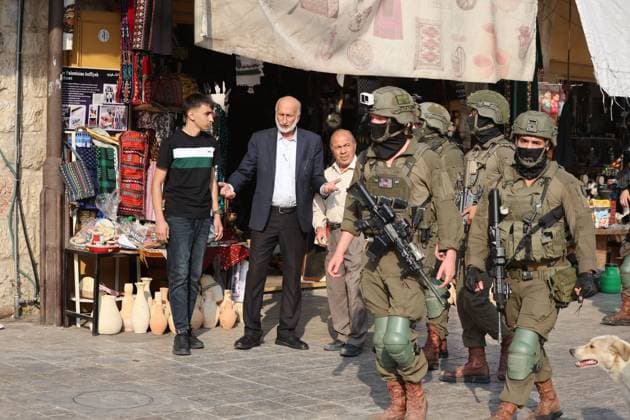 August 15, 2026, Hebron, Palestine, State of: HEBRON, WEST BANK, PALESTINE, AUGUST 15, 2026: Israeli settlers enter the Old City of Hebron under the protection of Israeli soldiers, while Palestinians, including women and children, are prevented from reaching their homes. The incident took place amid heightened tensions in the occupied West Bank. Hebron Palestine, State of - ZUMAq101 20260815_zna_q101_110 Copyright: xMosabxShawerx