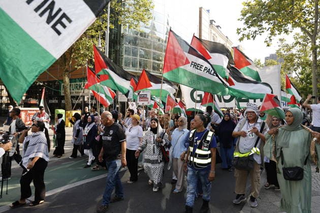 Protesters and counter-protesters at an anti-Israel demonstration, a Palestinian demonstration, and a Hamas demonstration on August 15, 2026, in Berlin, Schloßstraße, Steglitz, Germany