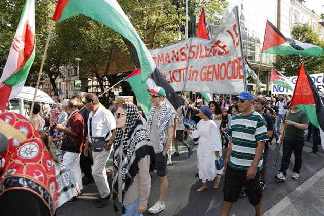 Protesters and counter-protesters at an anti-Israel demonstration, a Palestinian demonstration, and a Hamas demonstration on August 15, 2026, in Berlin, Schloßstraße, Steglitz, Germany