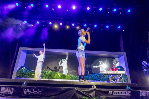 The German rap hip-hop band 01099 on the second day of Highfield 2026. The Dresden-based band consists of Gustav, Zachi, Paul, and Dani: Gustav Friedländer, Zacharias Jarsumbeck, Paul Georg Sonntag, and Daniel Schimmer. Highfield 2026 Day 2: 01099