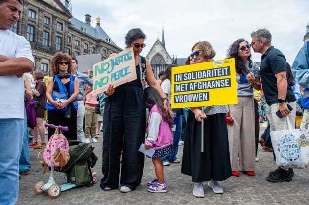 Protesters in Amsterdam rally against five years of Taliban governance - 15 Aug 2026 Protesters hold placards during the rally. On the fifth anniversary of the Taliban’s capture of Kabul, in Afghanistan, several organizations held a demonstration to demand that the Netherlands and the EU stop legitimizing the Taliban and prioritize the rights of Afghan women. Under the Taliban, girls are barred from education beyond primary school, and women are banned from many jobs. There are laws dictating that women must cover their faces in public and forbidding them from entering public parks. Human rights groups call it gender apartheid. Amsterdam Netherlands Copyright: xAnaxFernandezx xSOPAxImagesx Ana_Fernandez_15082026_ProtestAgainst5yearsTalibanHeldAmsterdam_003
