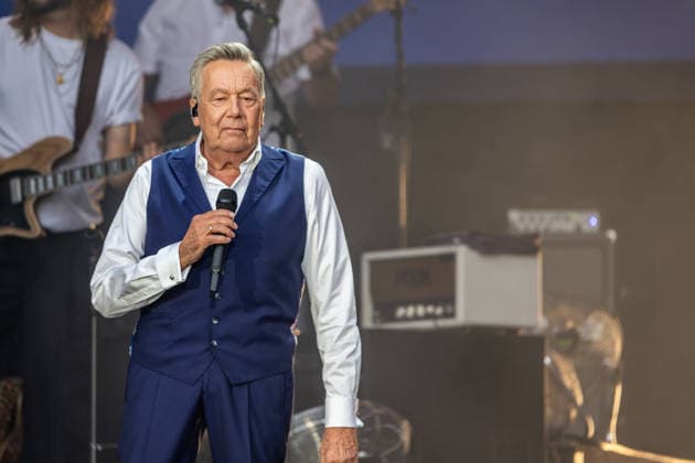 Roland Kaiser at the Kunst Rasen in Bonn, August 15, 2026. Schlager singer Roland Kaiser, 74, during an open-air live performance at the Kunst Rasen in Bonn. In summery weather, he performed in front of about 10,000 spectators at the sold-out open-air venue. Kaiser is one of Germany’s best-known Schlager stars, with hits such as Santa Maria, is one of Germany’s best- Copyright: xMarcxJohnx