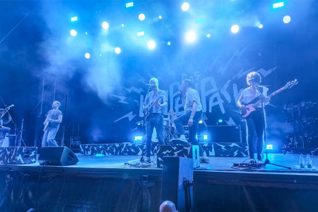 The German pop-rock band Das Lumpenpack: Vocals: Jonas Frömming; Vocals, Guitar: Maximilian Kennel; Drums: Alexandra Eckert (since 2020); Guitar, keyboard; Jason Bartsch (joined in 2020), bass; Lola Schrode at Highfield 2026, south of Leipzig; Highfield Day 2: Das Lumpenpack