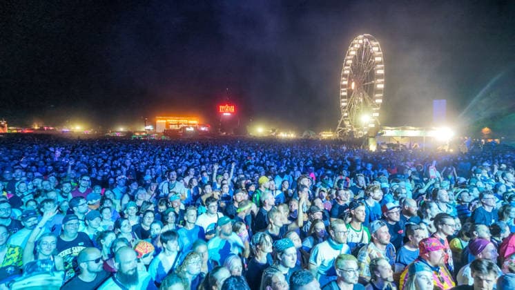 The German pop-rock band Das Lumpenpack: Vocals: Jonas Frömming; Vocals, Guitar: Maximilian Kennel; Drums: Alexandra Eckert (since 2020); Guitar, keyboard; Jason Bartsch (joined in 2020), bass; Lola Schrode at Highfield 2026, south of Leipzig; Highfield Day 2: Das Lumpenpack