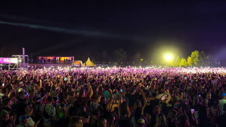 The German pop-rock band Das Lumpenpack: Vocals: Jonas Frömming; Vocals, Guitar: Maximilian Kennel; Drums: Alexandra Eckert (since 2020); Guitar, keyboard; Jason Bartsch (joined in 2020), bass; Lola Schrode at Highfield 2026, south of Leipzig; Highfield Day 2: Das Lumpenpack