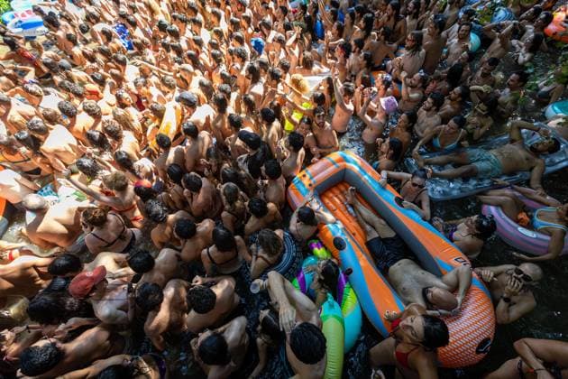 MEUTE - Surprise River Show at Vodafone Paredes de Coura 2026 - 15 Aug 2026 People swim, splash and enjoy the river while watching MEUTE’s unexpected afternoon performance at Couraíso during the last day of Vodafone Paredes de Coura Paredes de Coura Portugal Copyright: xDiogoxBaptistax xSOPAxImagesx DB_MEUTERIVER20260815PDC_016