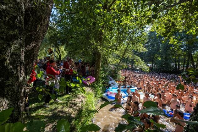 August 15, 2026, Paredes De Coura, Braga, Portugal: MEUTE perform an unexpected afternoon show by the river Coura - known locally as Couraiso - as festivalgoers gather on the riverbank and in the water during the last day of Vodafone Paredes de Coura. Paredes De Coura Portugal - ZUMAs197 20260815_aaa_s197_127 Copyright: xDiogoxBaptistax