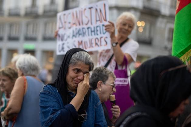 August 15, 2026, Madrid, Spain: A woman cries during a rally in Madrid s Puerta del Sol, Afghan women asylum seekers and feminist groups gathered to commemorate the five-year anniversary of the Taliban s return to power in Afghanistan, following the withdrawal of US and NATO troops and the resulting setbacks in human rights and the rise of gender apartheid. Madrid Spain - ZUMAs197 20260815_aaa_s197_098 Copyright: xDavidxCanalesx