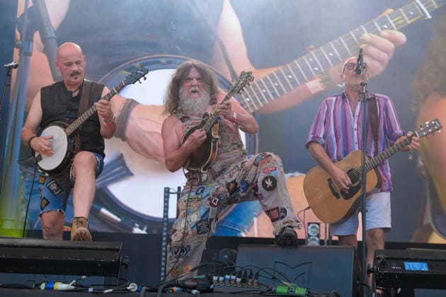 August 15, 2026, Williamscot, Oxfordshire, United Kingdom: l-r Richard Collins, Hippy Joe Hymas and John Wheeler with American rockgrass band Hayseed Dixie, performing live on stage at Fairport s Cropredy Convention. Formed in Nashville, Tennessee, in 2000,Hayseed Dixie is an American band that quoined the term rockgrass, which is hard rock and heavy metal songs played on traditional bluegrass instruments with. Their name is a parody of heavy metal band AC DC. The band consists of John Wheeler Barley Scotch on vocals, guitars, fiddle, keyboards, Hippy Joe Hymas on mandolin, acoustic guitar, vocals Jake Byers on bass, vocals Richard Collins on Banjo and vocals. Williamscot United Kingdom - ZUMAs197 20260815_aaa_s197_184 Copyright: xDawnxFletcher-Parkx