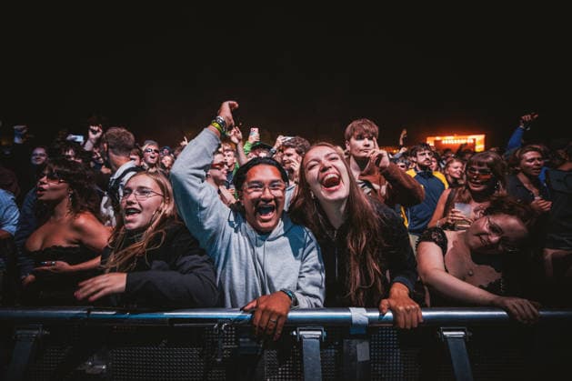 Fcukers live at Syd For Solen 2026 Copenhagen, Denmark. 15th, August 2026. Concert goers seen at a live concert with the American band Fcukers during the Danish music festival Syd For Solen 2026 in Copenhagen. Denmark, Copenhagen  Copyright: xGonzalesxPhoto ChristianxHjorthx
