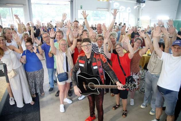 1 KGK Summer Schlager Party at the Köster Car Dealership ** FOR EDITORIAL USE ONLY ** EDITORIAL USE ONLY ** p Davin Herbrüggen at the 1 KG Königshardt Summer Schlager Party on Saturday, August 15, 2026, at the Köster Car Dealership in Oberhauen Schmachtendorf, Germany (NRW, Oberhausen). Copyright KerstinxBögeholz Copyright: KerstinxBögeholz doc876jhvy7z2d1ewnwjqxq ,EDITORIAL USE ONLY Copyright: KerstinxBögeholz
