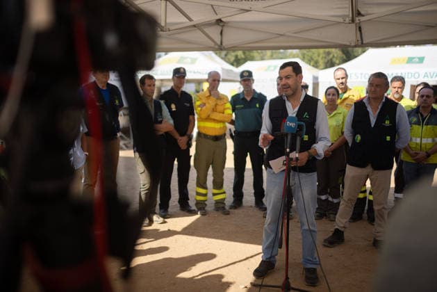 The President of the Regional Government Visits the Command Post for the Niebla Fire The President of the Regional Government of Andalusia, Juanma Moreno, Speaks to the Media August 16, 2026, in Niebla, Huelva, Andalusia, Spain The president of the Andalusian Regional Government, Juanma Moreno, is visiting the command post for the Niebla wildfire this Sunday to provide an update on the fire that broke out on August 6, 2026. AUGUST 16, 2026 Niebla, Huelva, Andalusia Niebla, Huelva, Andalusia, Spain Copyright: xClaraxCarrascox 7716238