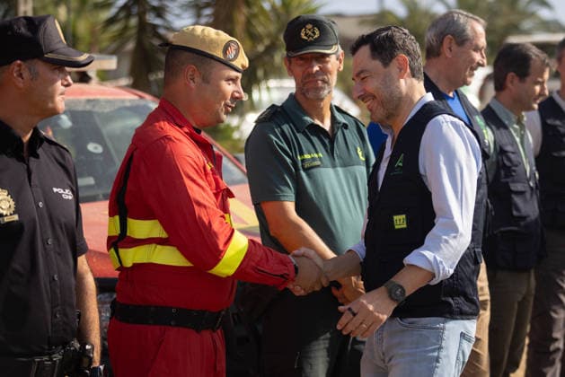 The President of the Regional Government Visits the Command Post for the Niebla Fire The President of the Regional Government of Andalusia, Juanma Moreno, greets members of the UME during his visit to the command post for the Niebla fire August 16, 2026, in Niebla, Huelva, Andalusia, Spain The president of the Andalusian Regional Government, Juanma Moreno, is visiting the command post for the Niebla wildfire this Sunday to provide an update on the fire that broke out on August 6, 2026. August 16, 2026, Niebla, Huelva, Andalusia. Niebla, Huelva, Andalusia, Spain Copyright: xClaraxCarrascox 7716266