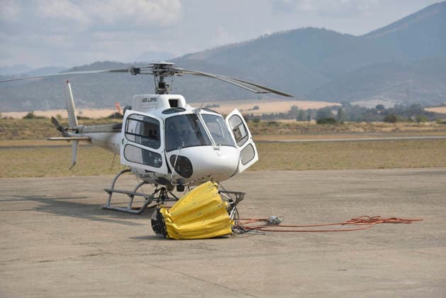 The response to the Riglos, Huesca, wildfire reaches 1,000 personnel after a calmer night A helicopter at the Santa Cilia de Jaca airfield during efforts to extinguish a wildfire on August 16, 2026, in Las Penas de Riglos, Huesca, Aragon, Spain The response team deployed to the forest fire in Las Penas de Riglos, Huesca, reached the historic milestone of 1,000 personnel this Sunday, with the addition of 100 French firefighters and between 35 and 40 aerial resources, after a calmer night, with high humidity and little wind, and the fire’s perimeter has not expanded significantly. The fire has burned more than 16,600 hectares, forced the evacuation of 19 villages, and led to the evacuation of more than 1,000 people. AUGUST 16, 2026 FOREST FI Copyright: xVeronicaxLacasax 7716706