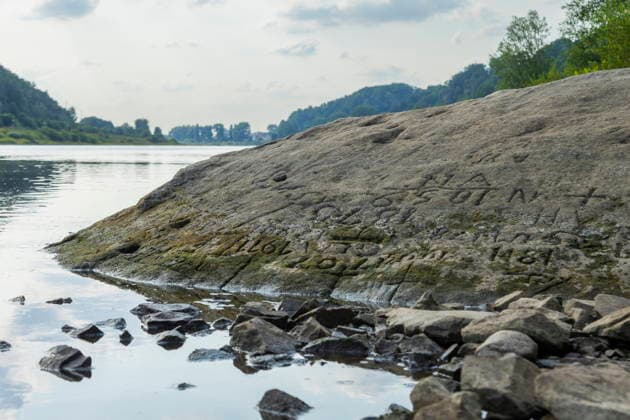 Hungerstein, Pirna, Posta; Hungerstein in the Elbe River, Pirna, Oberposta, during a period of extremely low water levels on August 16, 2026, Pirna, Saxony, Germany