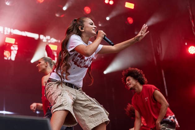ZAH1DE Concert at Kunst Rasen Bonn, August 16, 2026: Berlin-based rapper ZAH1DE (Zahide Kayaci) during her open-air live performance at Kunst Rasen Bonn in Bonn, Gronau, North Rhine-Westphalia, Germany Copyright: xMarcxJohnx