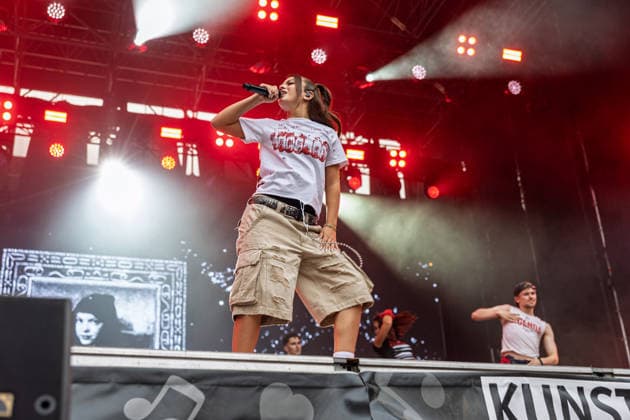 ZAH1DE Concert at Kunst Rasen Bonn, August 16, 2026: Berlin-based rapper ZAH1DE (Zahide Kayaci) during her open-air live performance at Kunst Rasen Bonn in Bonn, Gronau, North Rhine-Westphalia, Germany Copyright: xMarcxJohnx