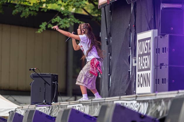 ZAH1DE Concert at Kunst Rasen Bonn, August 16, 2026: Berlin-based rapper ZAH1DE (Zahide Kayaci) during her open-air live performance at Kunst Rasen Bonn in Bonn, Gronau, North Rhine-Westphalia, Germany Copyright: xMarcxJohnx