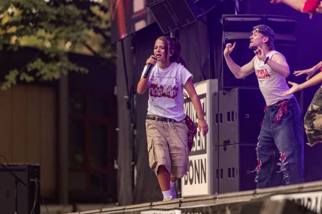 ZAH1DE Concert at Kunst Rasen Bonn, August 16, 2026: Berlin-based rapper ZAH1DE (Zahide Kayaci) during her open-air live performance at Kunst Rasen Bonn in Bonn, Gronau, North Rhine-Westphalia, Germany Copyright: xMarcxJohnx