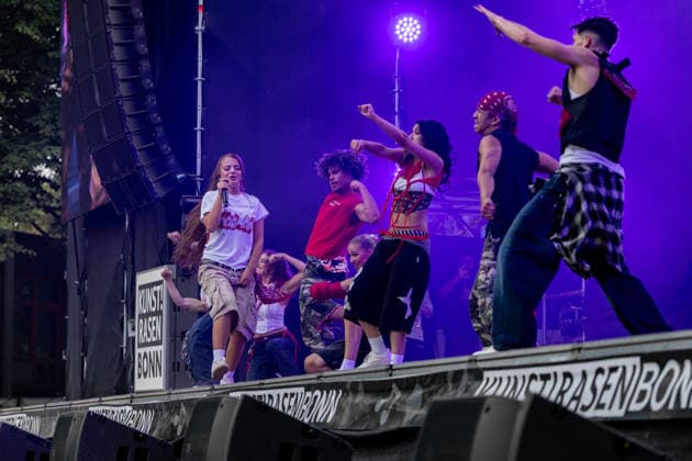 ZAH1DE Concert at Kunst Rasen Bonn, August 16, 2026: Berlin-based rapper ZAH1DE (Zahide Kayaci) during her open-air live performance at Kunst Rasen Bonn in Bonn, Gronau, North Rhine-Westphalia, Germany Copyright: xMarcxJohnx