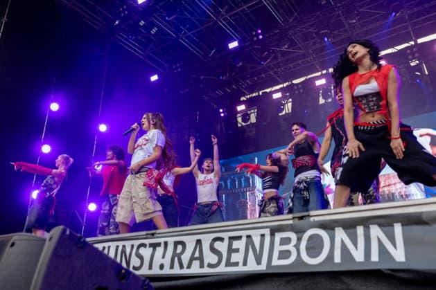 ZAH1DE Concert at Kunst Rasen Bonn, August 16, 2026: Berlin-based rapper ZAH1DE (Zahide Kayaci) during her open-air live performance at Kunst Rasen Bonn in Bonn, Gronau, North Rhine-Westphalia, Germany Copyright: xMarcxJohnx