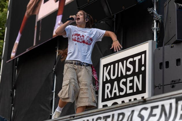 ZAH1DE Concert at Kunst Rasen Bonn, August 16, 2026: Berlin-based rapper ZAH1DE (Zahide Kayaci) during her open-air live performance at Kunst Rasen Bonn in Bonn, Gronau, North Rhine-Westphalia, Germany Copyright: xMarcxJohnx