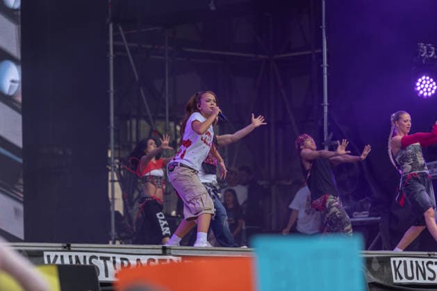 ZAH1DE Concert at Kunst Rasen Bonn, August 16, 2026: Berlin-based rapper ZAH1DE (Zahide Kayaci) during her open-air live performance at Kunst Rasen Bonn in Bonn, Gronau, North Rhine-Westphalia, Germany Copyright: xMarcxJohnx