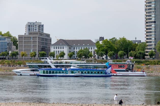 Record-Low Water Level on the Rhine: Exposed Riverbed on the Deutz Bank of the Rhine, August 16, 2026. View from the Deutz bank of the Rhine toward Cologne Cathedral, showing the riverbed exposed by Copyright: xMarcxJohnx