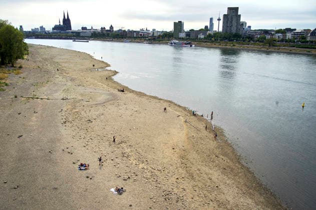 The Rhine in Cologne is at an all-time low. Overnight into Sunday, the water level dropped to just 45 centimeters, well below the previous record low. This is becoming an increasing problem for shipping. Cologne, August 16, 2026 Foto:xC.xAdolph xFuturexImagex niedrigwasser_6881